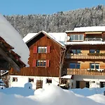 Christine Апартаменты Безау