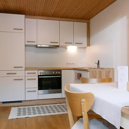 Gado Zimmer & Appartements アパート *
