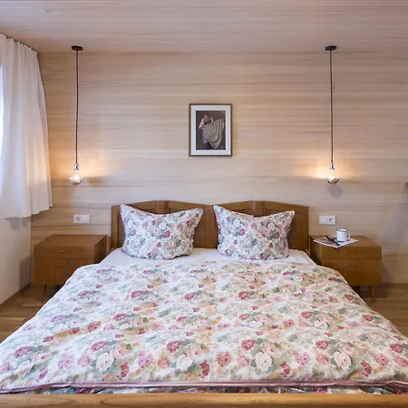 Christine Apartment *